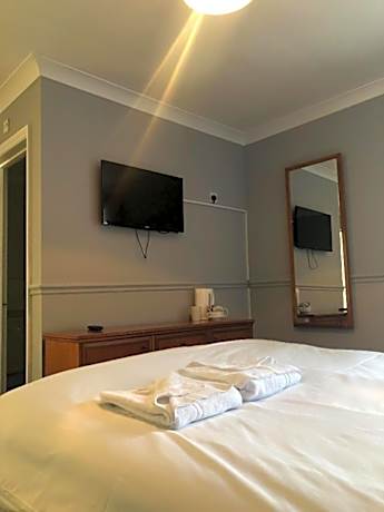 Standard Single Room with Shared Bathroom