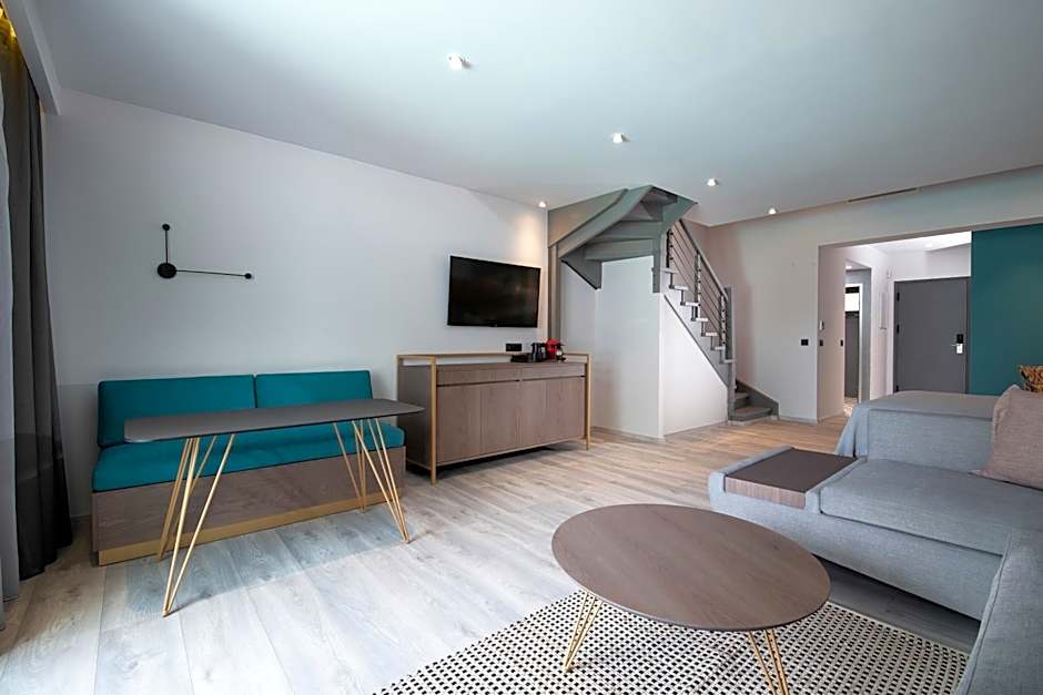 Lagomandra Luxury Suites with Private Pools