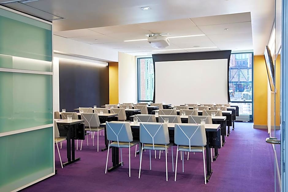 YOTEL Boston