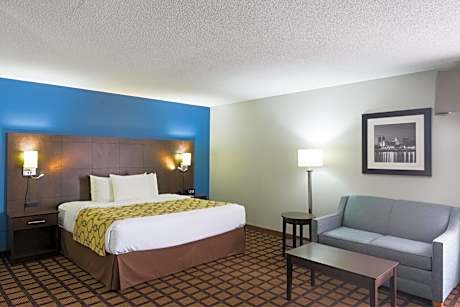 King Studio Suite with Jetted Tub - Non-Smoking