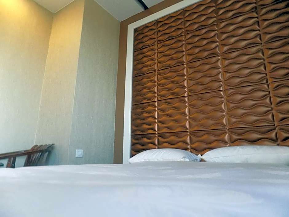Freedom City Hotel