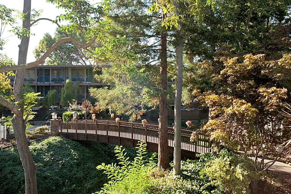 The Creekside Inn