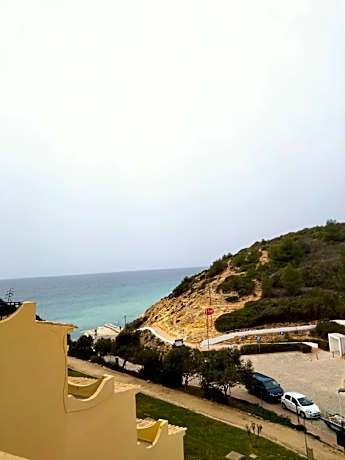 Vale de Centeanes 2-bedroom beach apartment