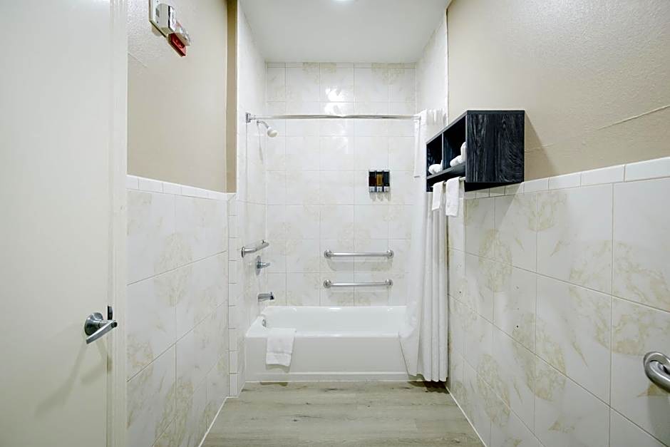 Sapphire Inn & Suites