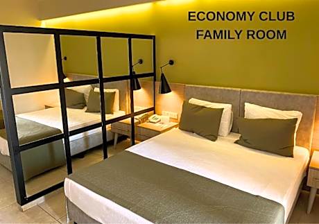 Economy Club Family Room