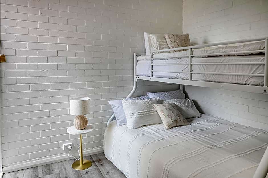 The Blue Whale - Sea View Apartment