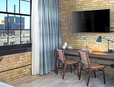 King Room with Roll-In Shower - Mobility Accessible