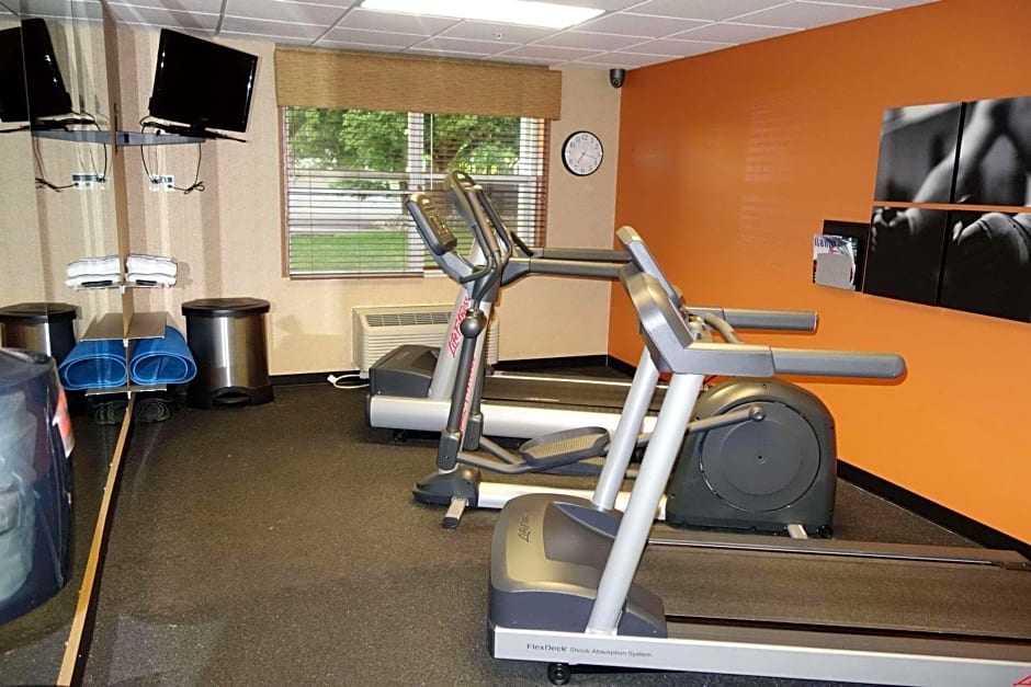 Country Inn & Suites by Radisson, Lansing, MI