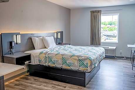 Studio 6 Claremore OK