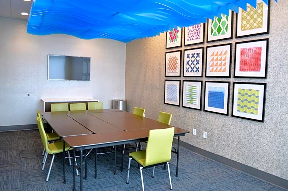 Holiday Inn Express & Suites Charlotte NE - University Area By IHG