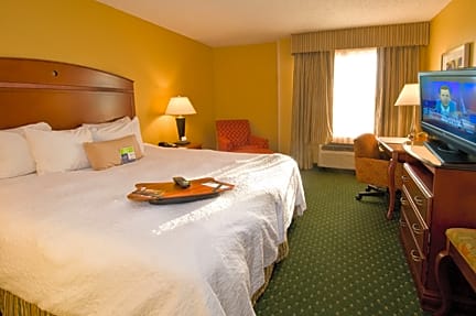 Hampton Inn & Suites Fort Lauderdale Airport
