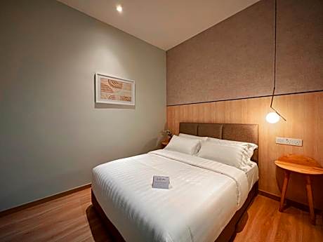 Superior Queen No Window