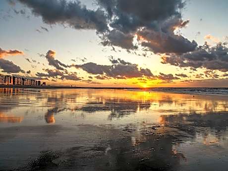 Apartment with frontal sea-views