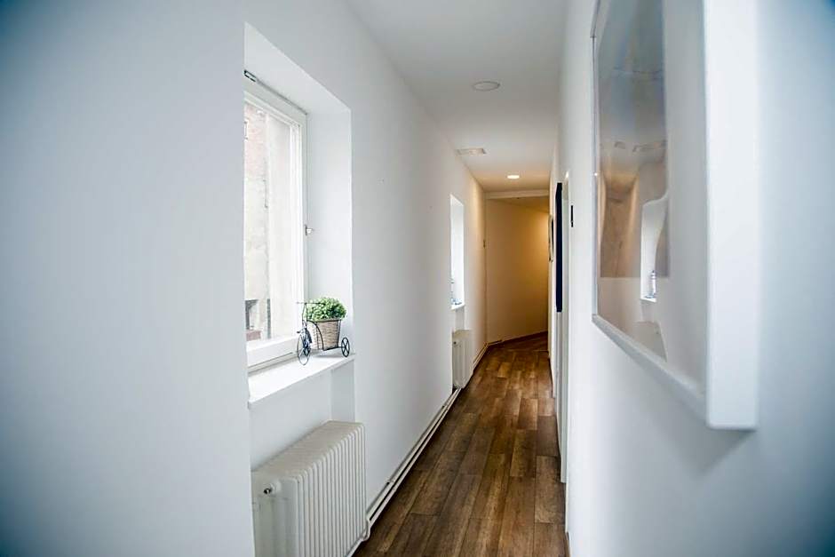 Lovecroatia Zagreb-'Paxnest' HOSTEL, No party! Cozy and quiet! Separated Men and women's Dormitory and Shower room! Indoor shoes provided! Lower beds with curtains for privacy! Maximum 4-5 beds per room! Fully prepared bed sheets! Have Laundry shop