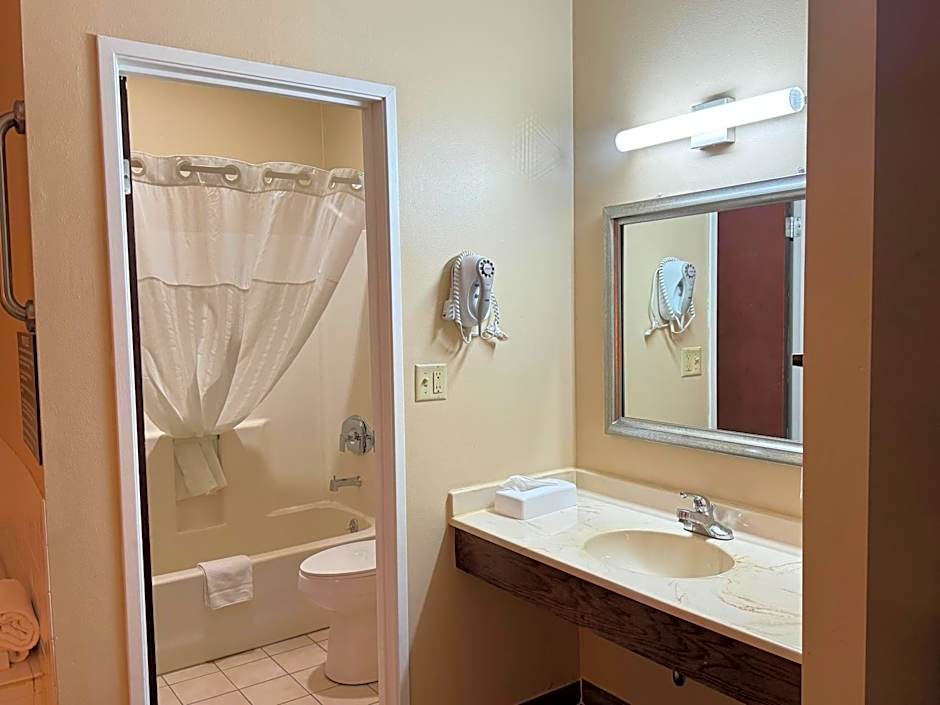 Super 8 by Wyndham Mason City