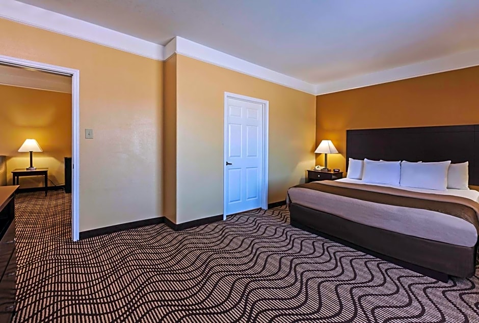 La Quinta Inn & Suites by Wyndham Angleton