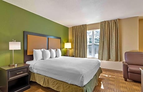 1 Bedrooom King Non-Smoking