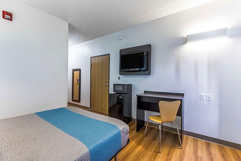Motel 6-Indianapolis, IN - Southport