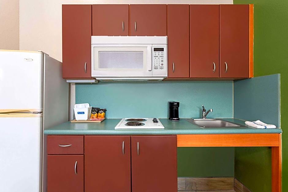 Travelodge Suites by Wyndham Lake Okeechobee