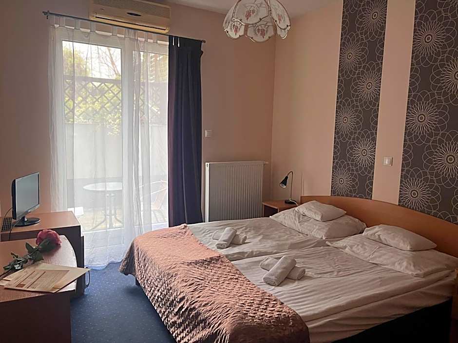 Hotel Rose City