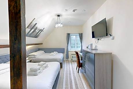Quadruple Room with Bath