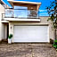 Central Torquay Townhouse 350m to the sand