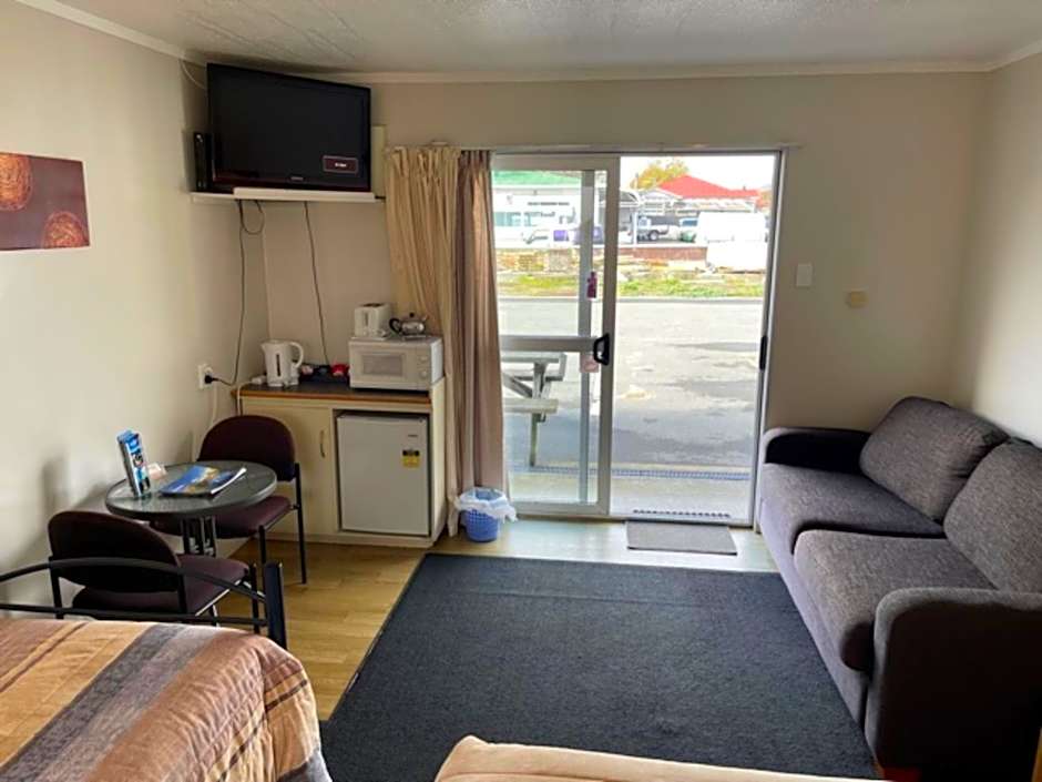 Raymar Motor Inn