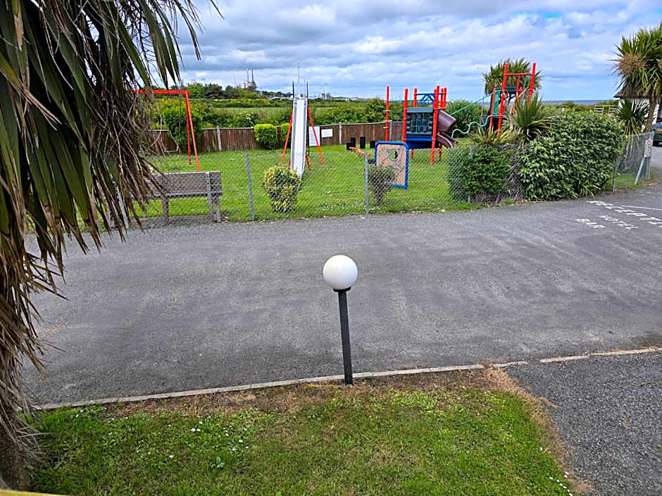 Castaways Holiday Park