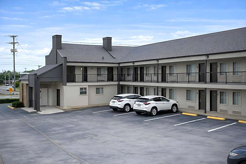 Quarters Inn & Suites