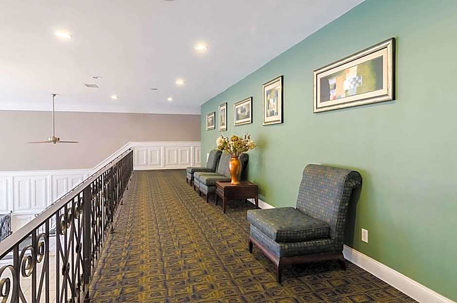 Suburban Studios Williamsburg Central