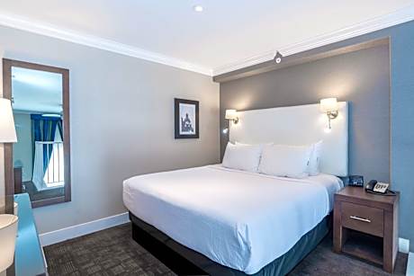 Loft Suite, 1 King Bed, Kitchen