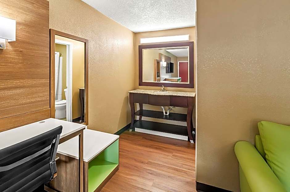 Super 8 by Wyndham Cincinnati/Springdale OH