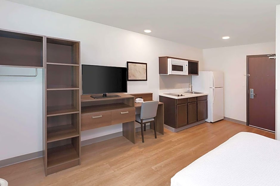 WoodSpring Suites Bakersfield