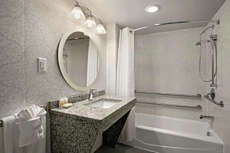 King Room - Accessible/Non-Smoking