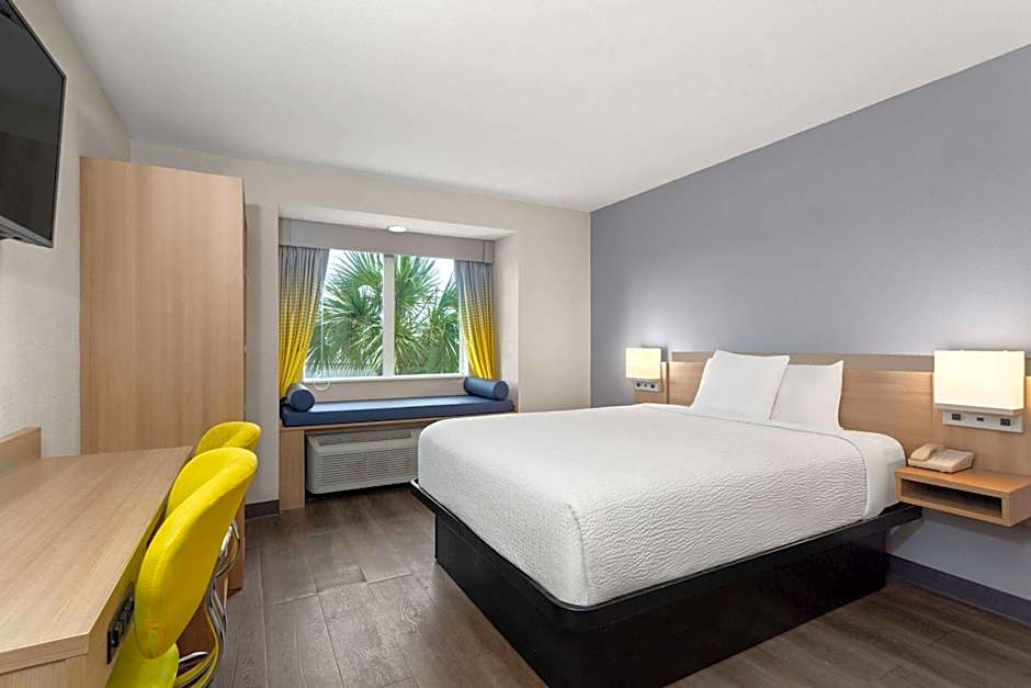 Microtel Inn & Suites By Wyndham Panama City