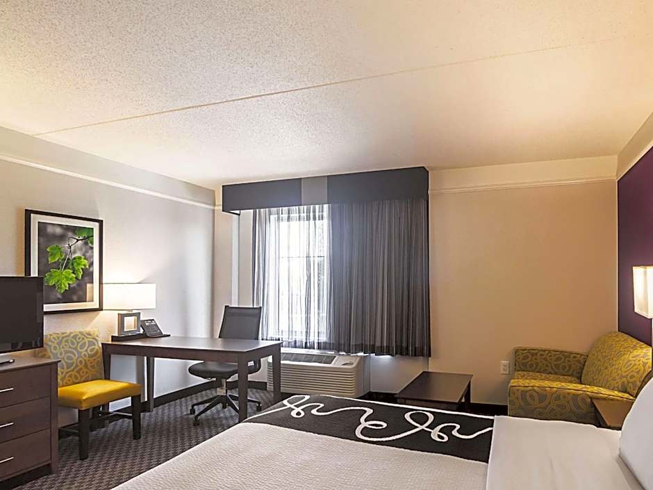 La Quinta Inn & Suites by Wyndham Oklahoma City North West Expressway