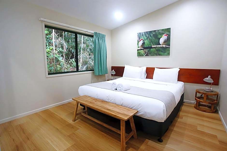 Photo 1 of 14 of 1 King Bed Lodge