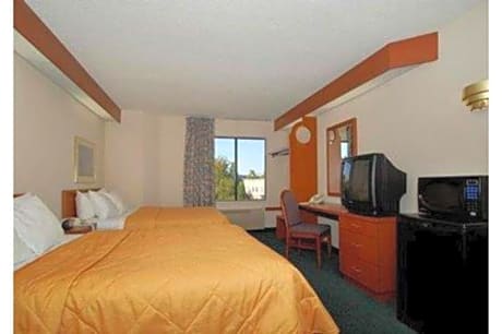 Deluxe Queen Suite with Two QueenBeds - Non-Smoking