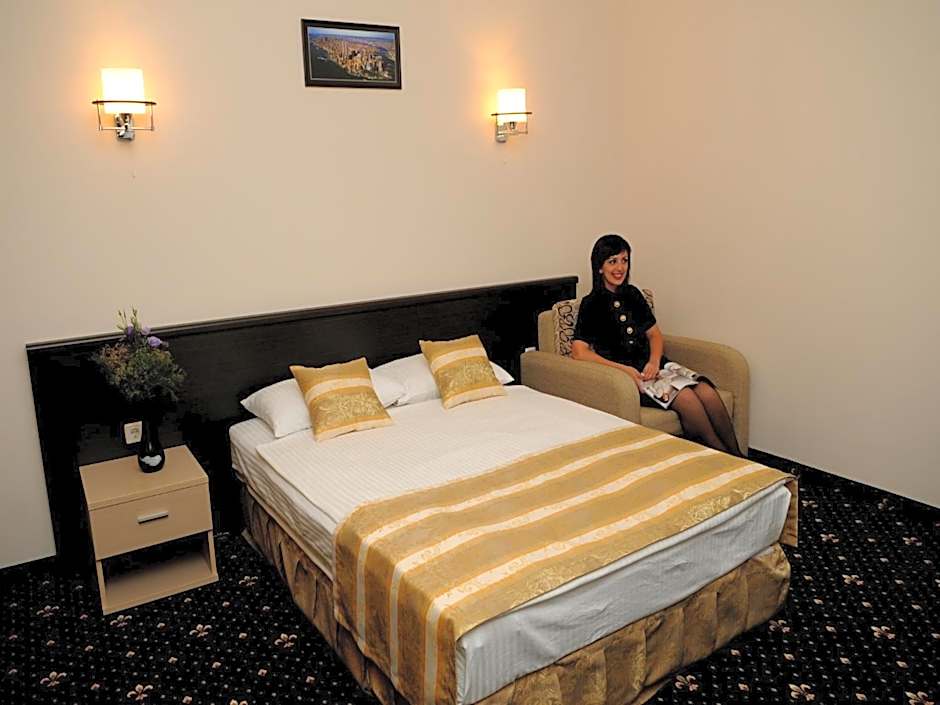 Manhattan Hotel & Restaurant
