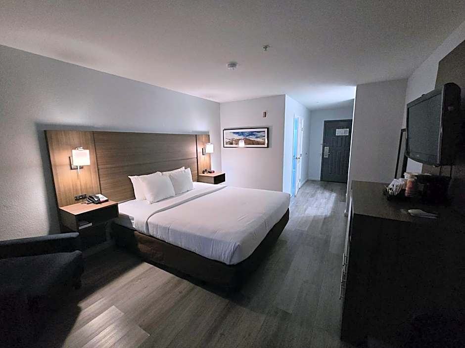 Quality Inn & Suites Tulare