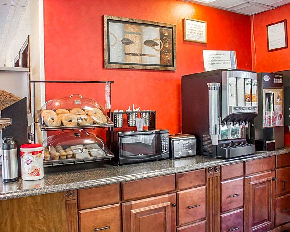 Rodeway Inn Huntington Station