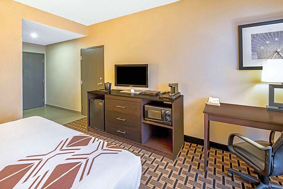 La Quinta Inn & Suites by Wyndham Denison - North Lake Texoma