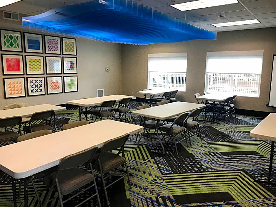 Holiday Inn Express Hotel & Suites Seaside Convention Center By IHG