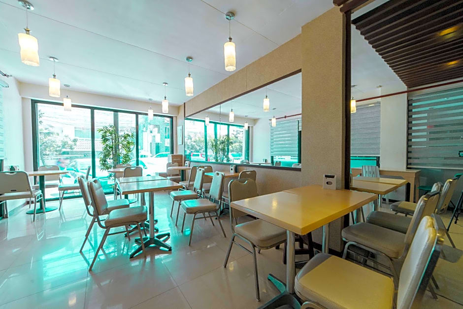 RedDoorz Plus @ Poblacion District Davao