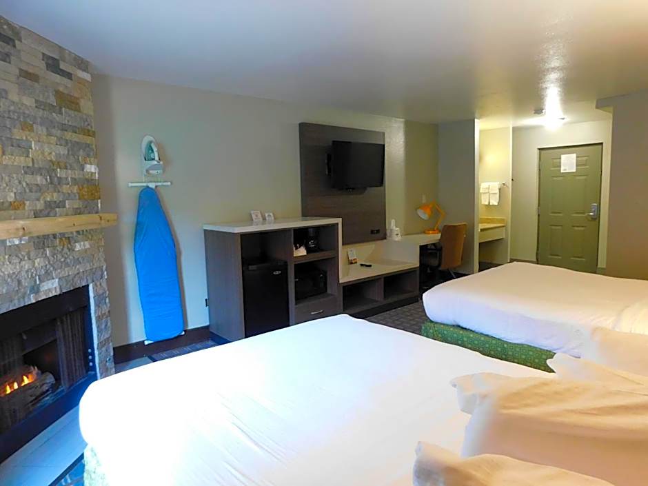 Days Inn & Suites by Wyndham Downtown Gatlinburg Parkway