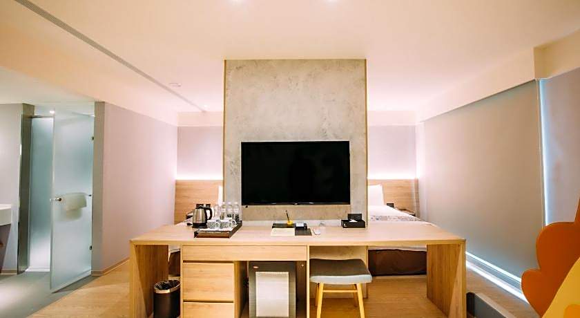 CHECK inn SELECT Chiayi RenAi