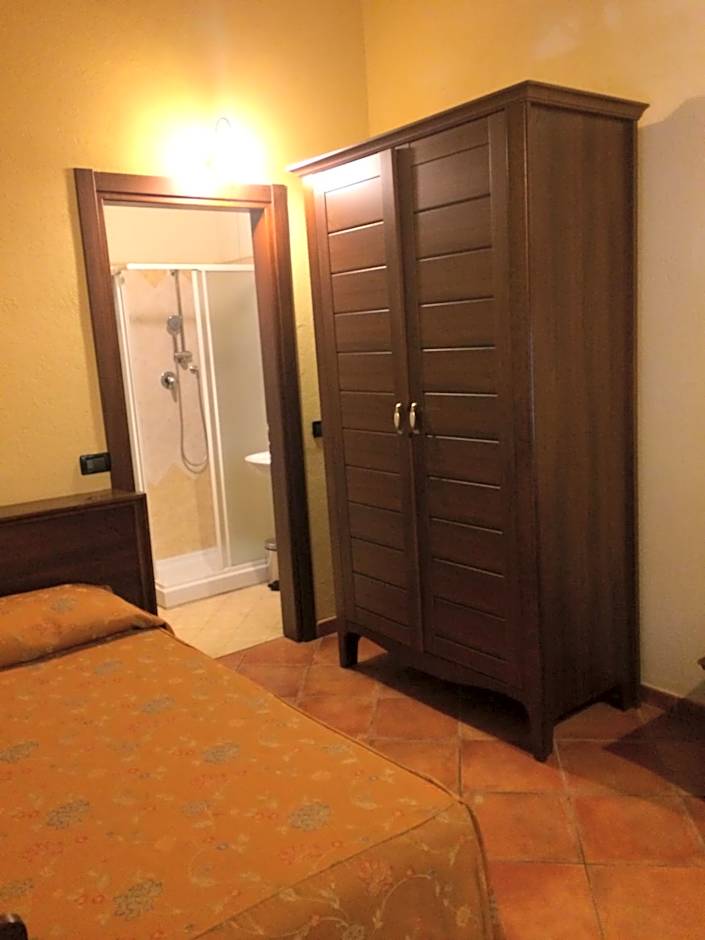 Foto 1 daripada 2 — Single Room