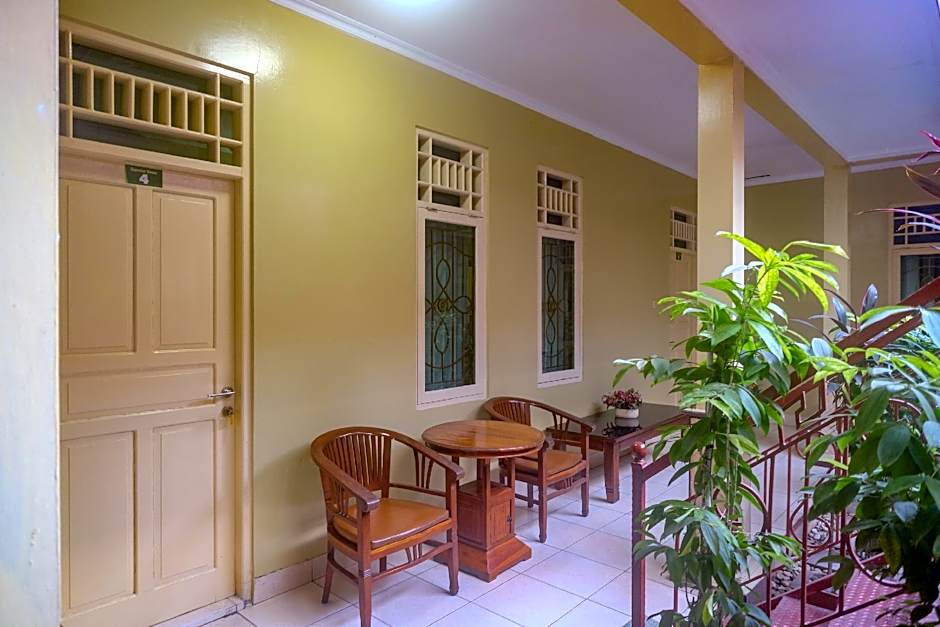 RedDoorz @ Shabrina Homestay Syariah Maguwo