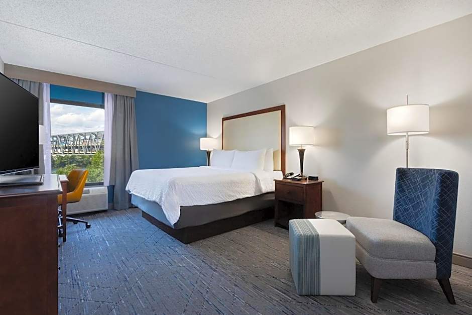 Holiday Inn Express & Suites Cincinnati Riverfront By IHG
