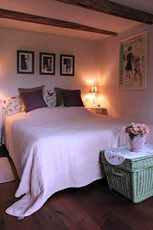 Deluxe Double Room COLETTE with Bath 1st Floor